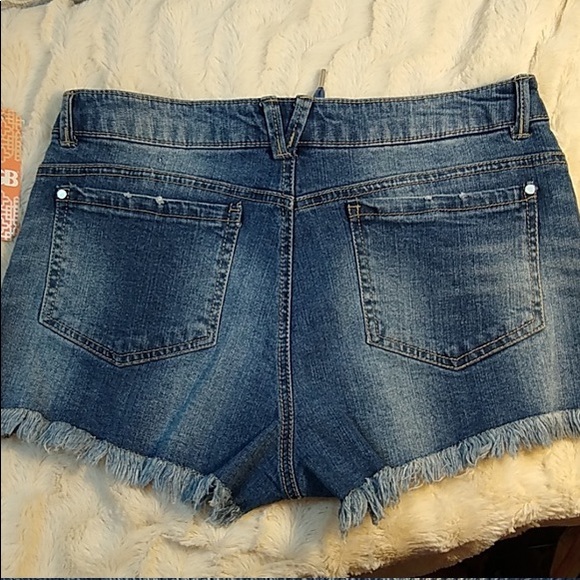 💙💰⬇️ NWT! Adorable Lace-up Jean Shorts - Picture 2 of 2